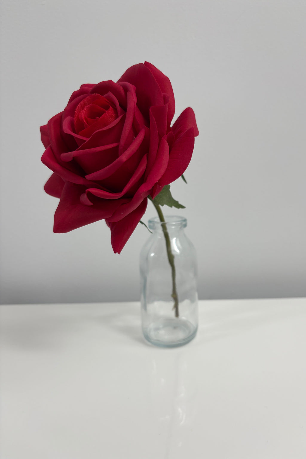 Pure Elegance Bud Vase | Single Stem | Red